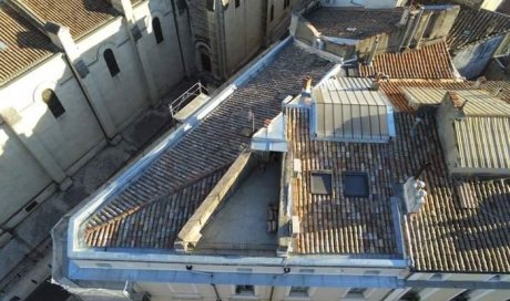 Rénovation complète de toiture et habillage des corniches en ZINC - MJ Rénovation Toiture au centre ville de NÎMES