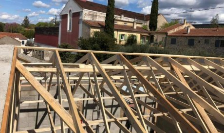 Pose et installation de charpente traditionnelle en bois dans le Gard, l'Hérault et dans le Golfe de Saint-Tropez