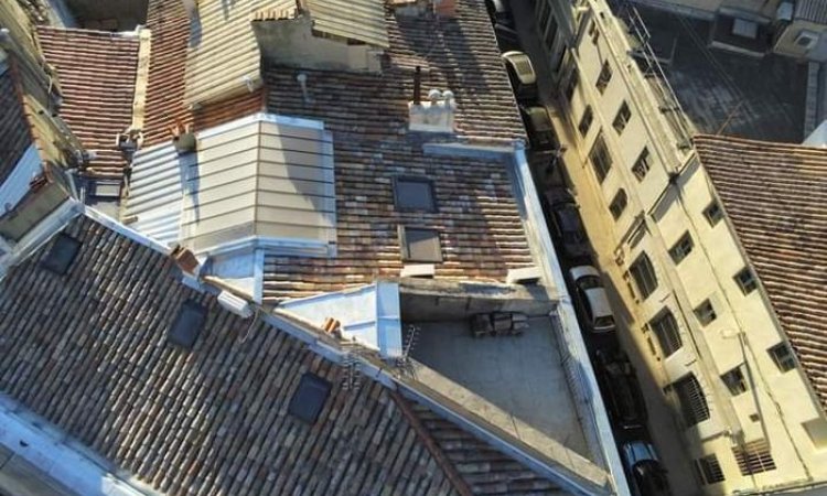 Rénovation complète de toiture et habillage des corniches en ZINC- MJ Rénovation Toiture au centre ville de Nîmes