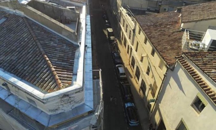 Rénovation complète de toiture et habillage des corniches en ZINC - MJ Rénovation Toiture au centre ville de Nîmes