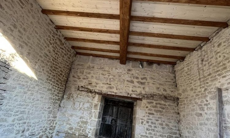 Réfection de toiture avec une création de plafond à la Française à Nîmes, Montpellier et à Saint-Tropez